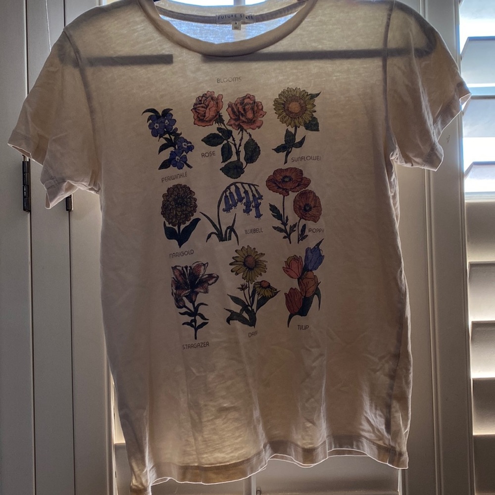 URBAN OUTFITTERS GRAPHIC TEE